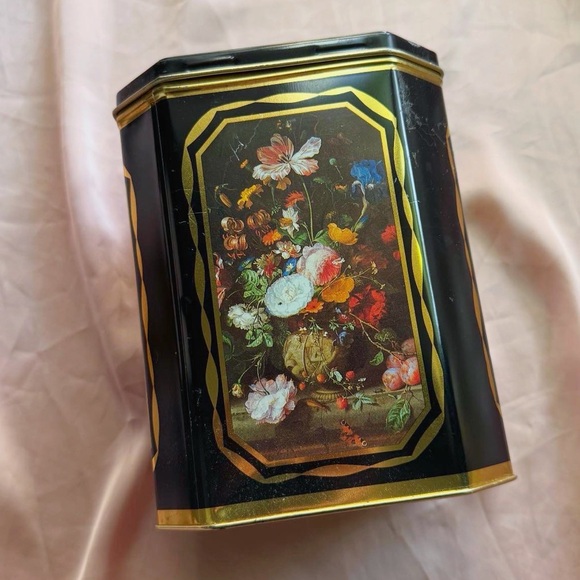 SOLD ‼️Vintage floral tin - Made in England - Picture 1 of 6